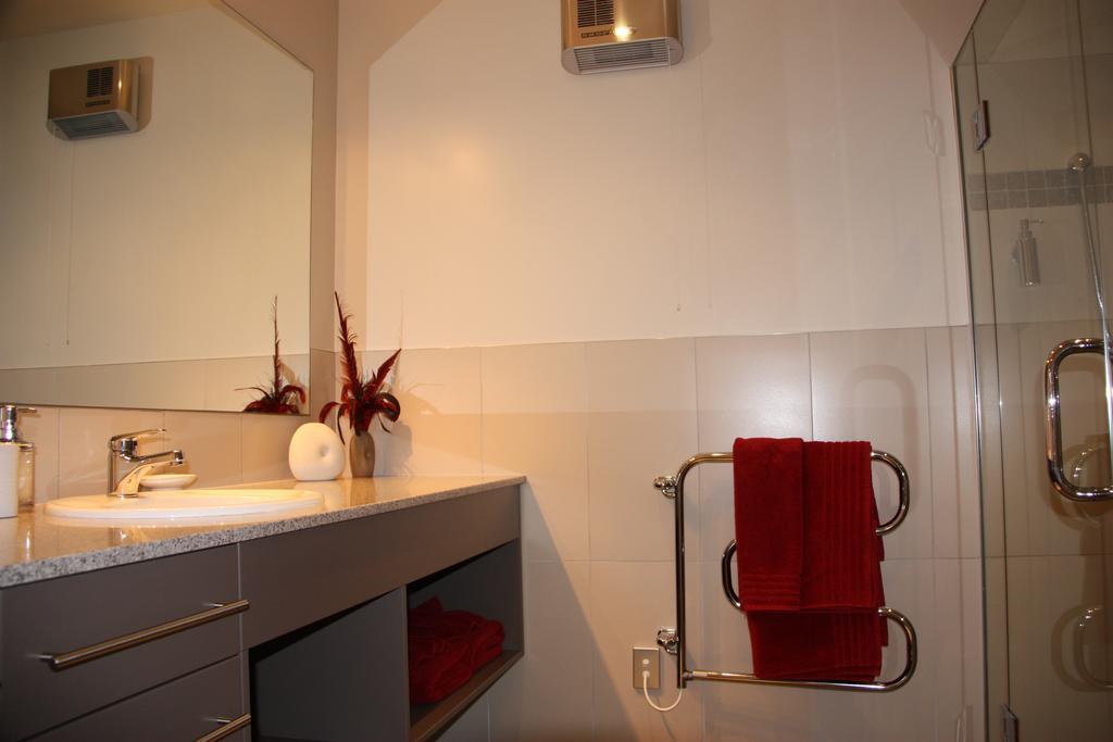 Dock Bay Lodge Te Anau Extérieur photo
