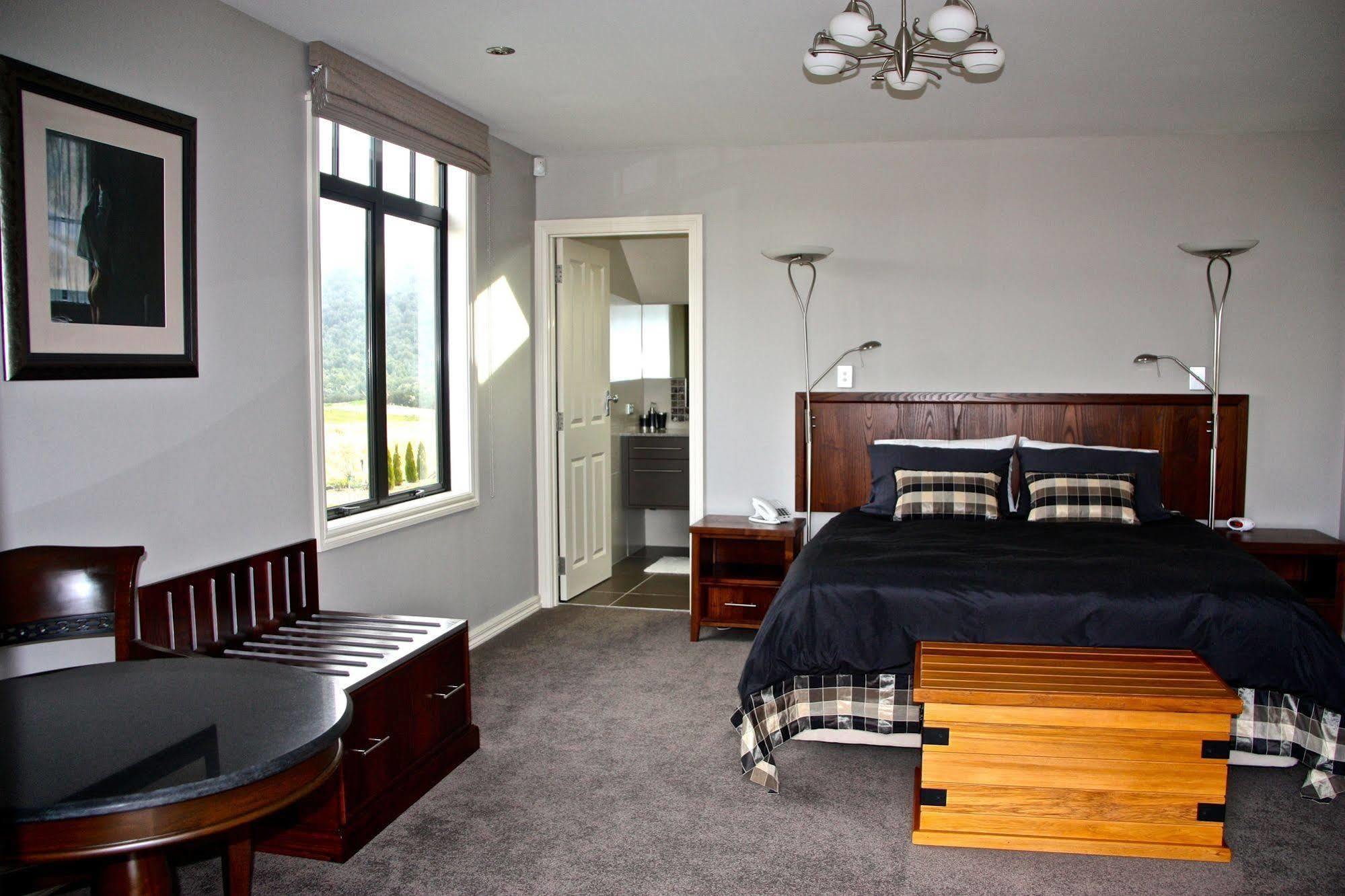 Dock Bay Lodge Te Anau Extérieur photo