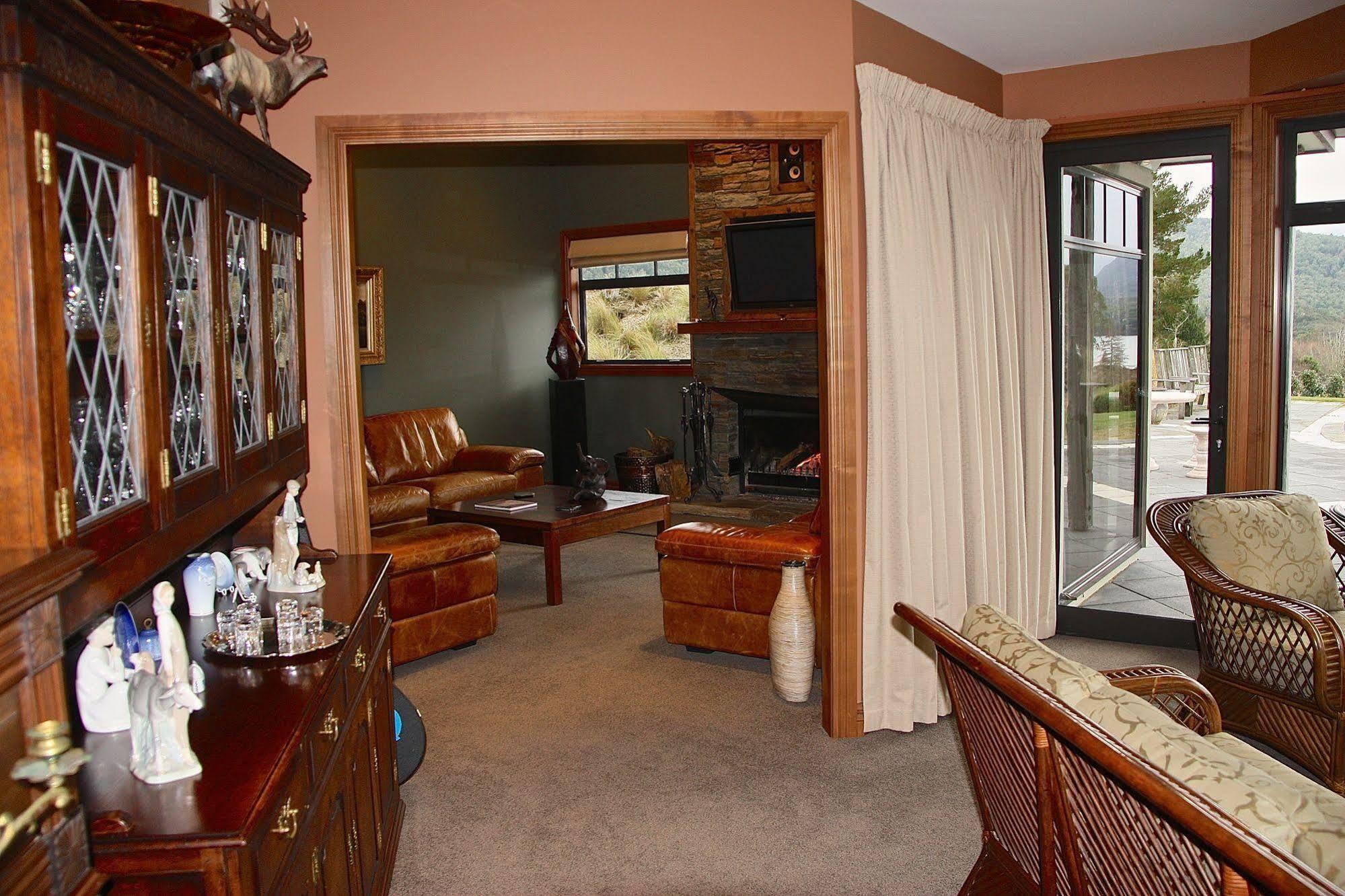 Dock Bay Lodge Te Anau Extérieur photo